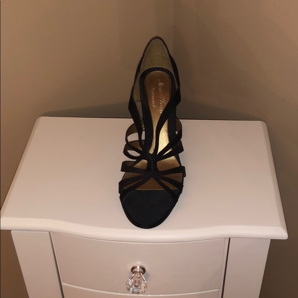 Black satin high heels - Picture 3 of 3